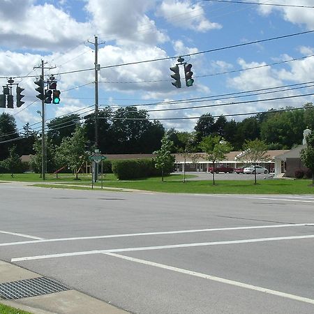 Clarence Fels Three Crown Motel المظهر الخارجي الصورة