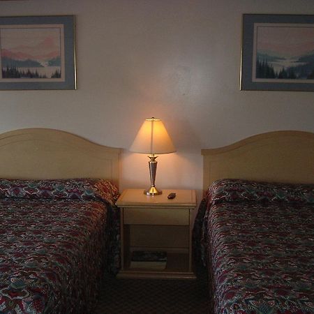 Clarence Fels Three Crown Motel المظهر الخارجي الصورة