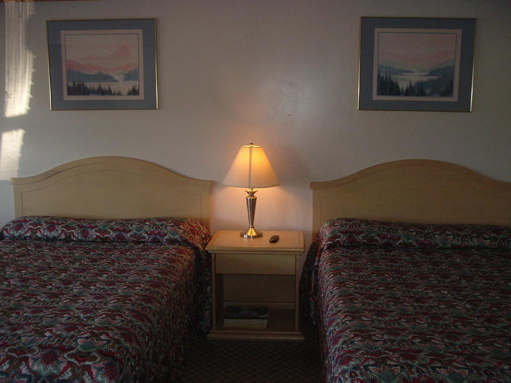 Clarence Fels Three Crown Motel المظهر الخارجي الصورة